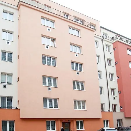 Zizkov Апартаменты Прага